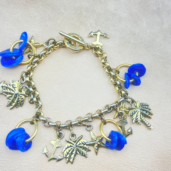 REMY DIS Paris Bracelet Français vintage avec charmes en couleur turquoise, palmiers, étoiles, ancre. cadeau pour femme.