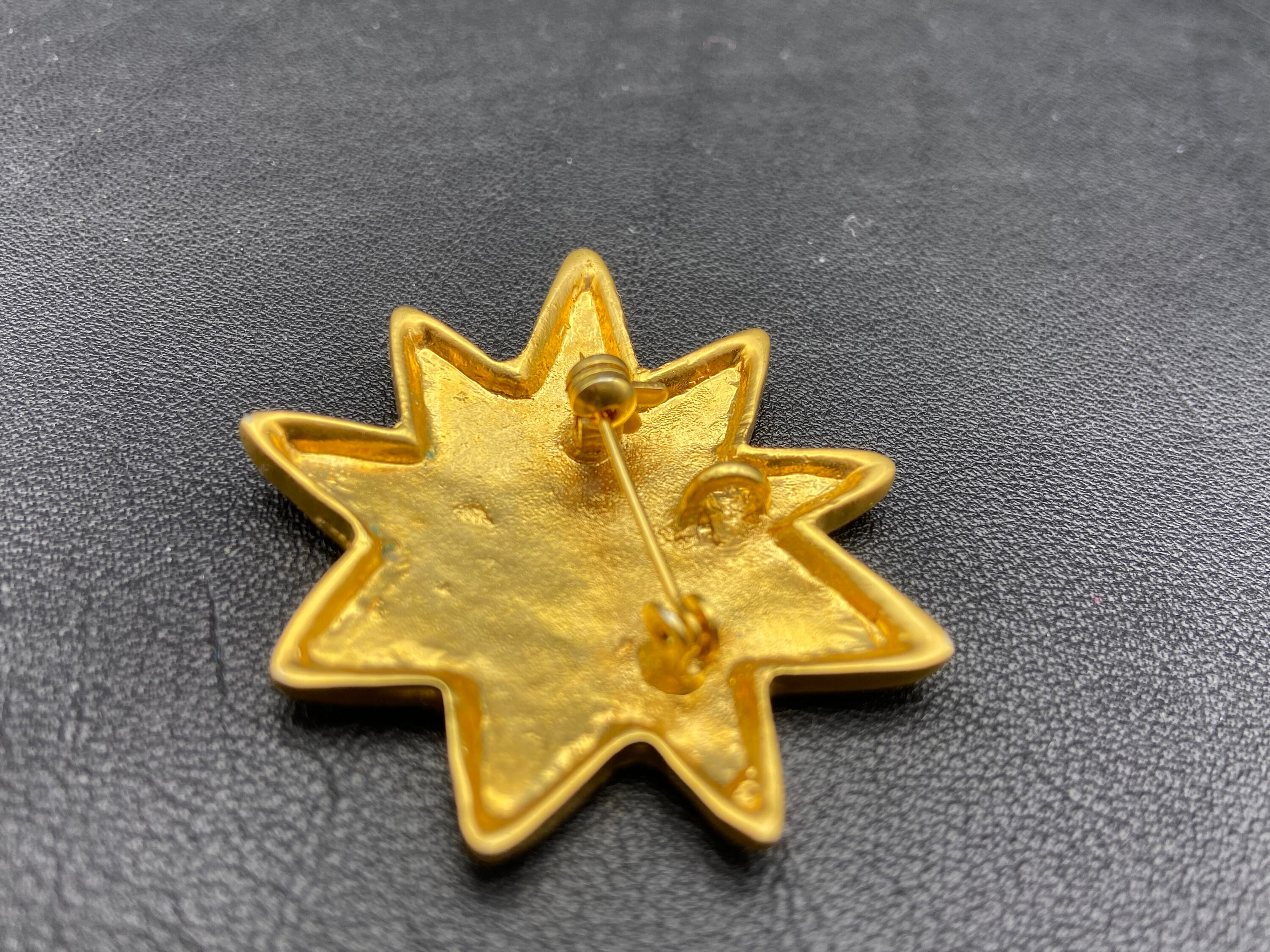 Broche Vintage Dorée Avec Plaque Or Et Pierres Semi-précieuses - Motif Soleil Rayons | France