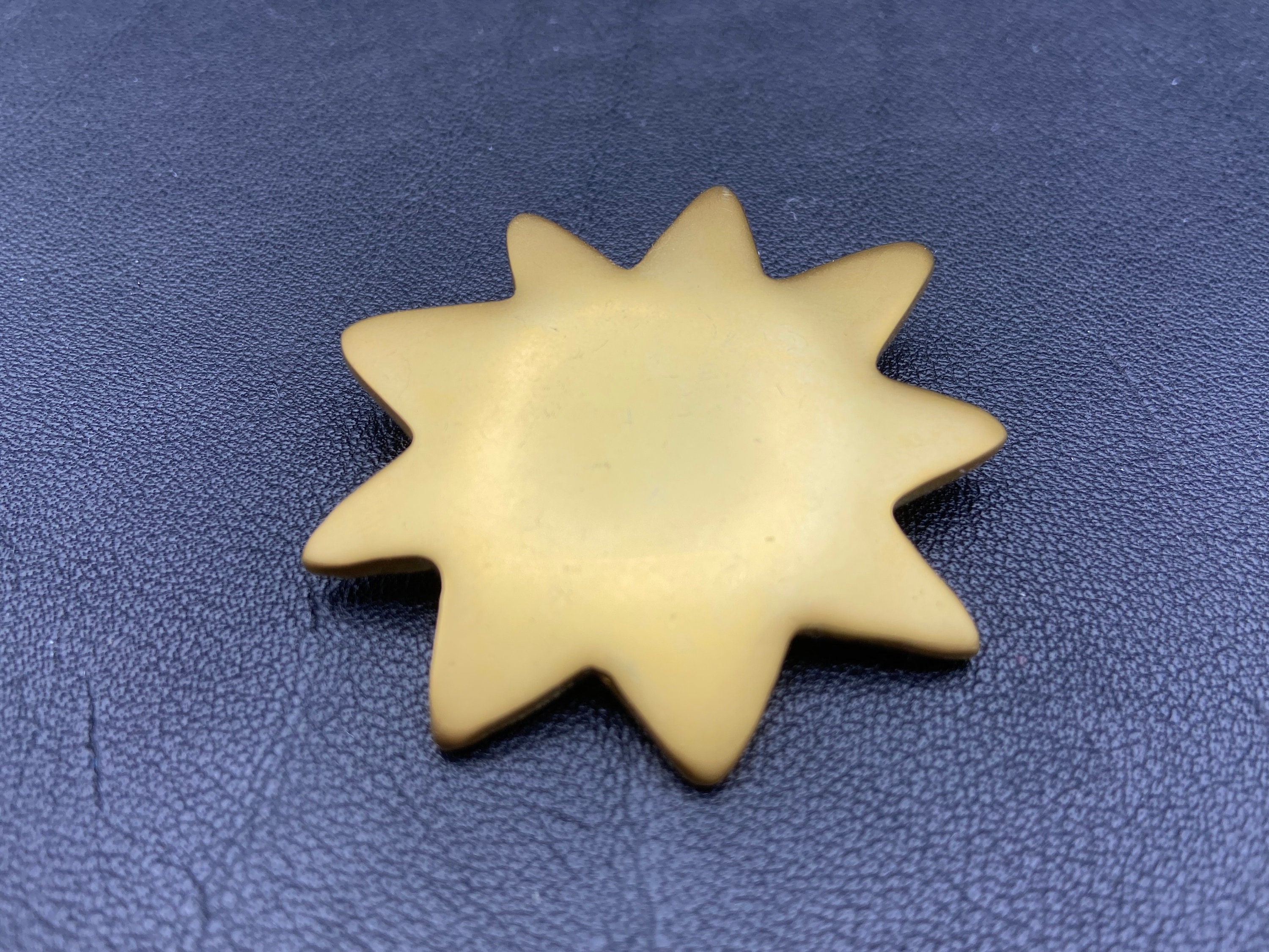 Broche Vintage Dorée Avec Plaque Or Et Pierres Semi-précieuses - Motif Soleil Rayons | France