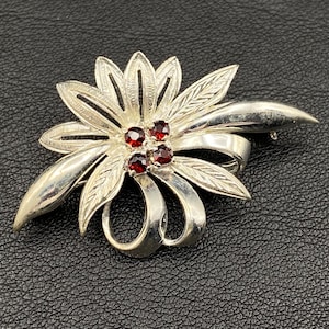 Sterling silver brooch with red stones. Vintage brooch.