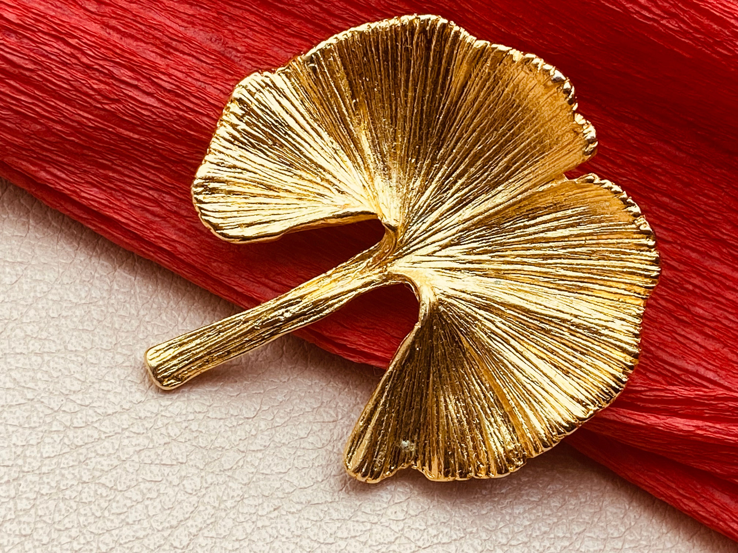 Broche Vintage Signée Mathieu Nancy - Occasion, Bijou Rétro Plein De Charme !