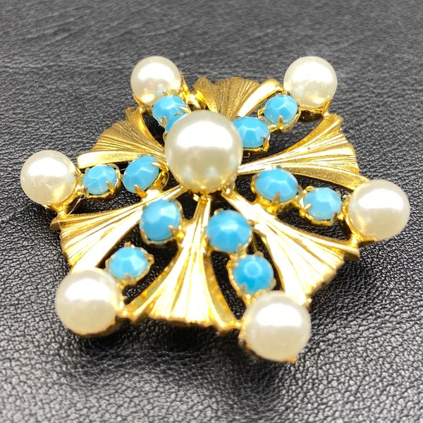 Vintage brooch with turquoise glass and with  fake pearls.