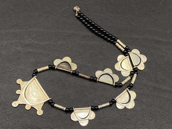 Tuareg Handmade vintage beaded necklace. Black pe… - image 5