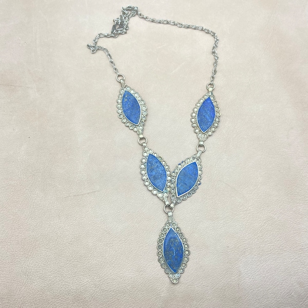 Collier en argent avec Lapis Lazuli.   collier femme.