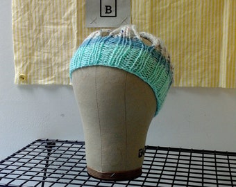 headband crown, rib knit for a flexible fit, regal version