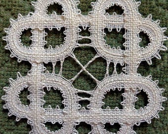 bobbin lace pattern ( its title: PRETZELS)