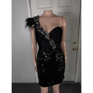 one shoulder sheen metallic feather hem cocktail party mini dresses Off-Shoulder Sequin Mermaid Prom Gown with Feathers