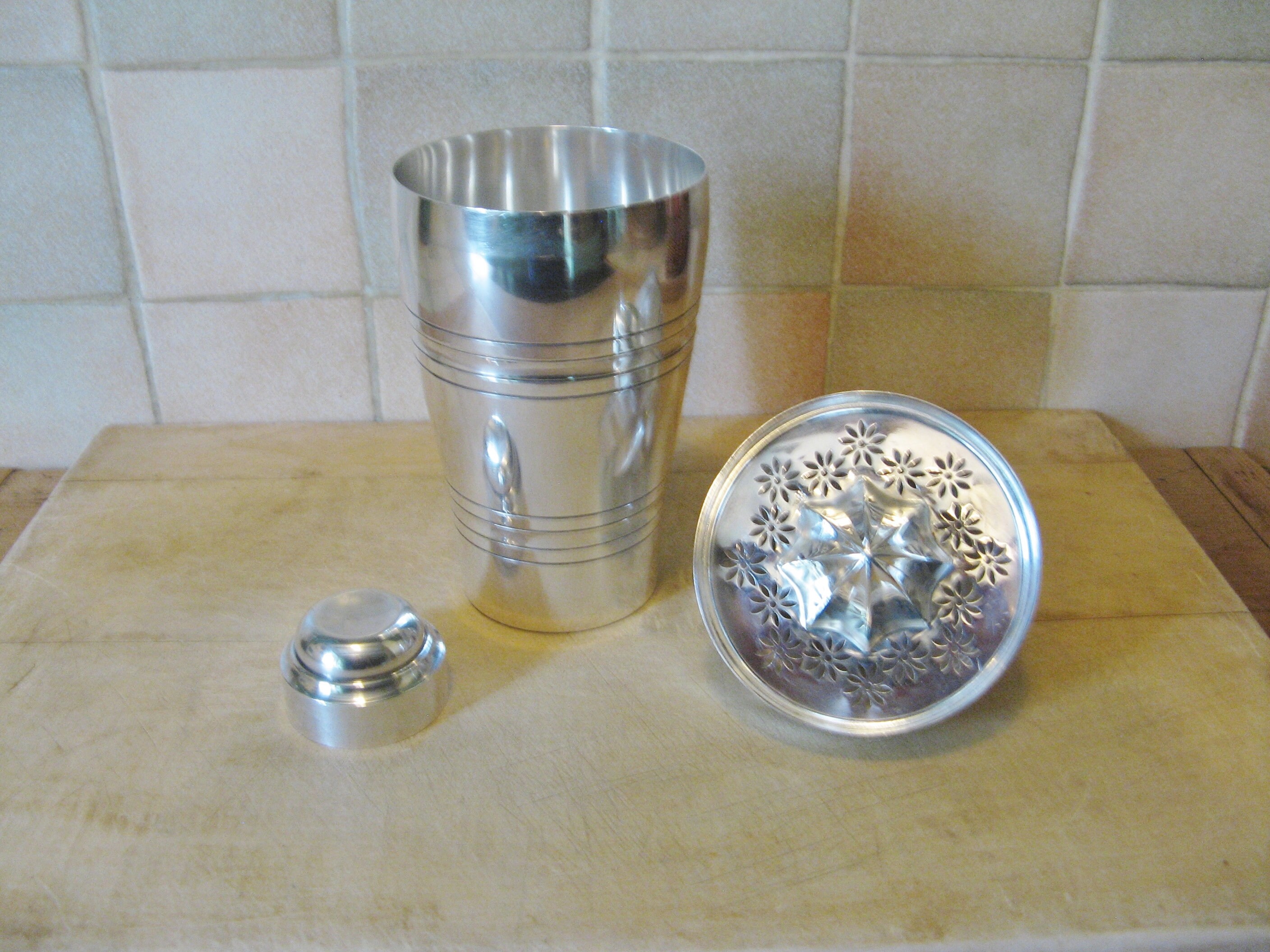 Élégant Vintage Français Cocktail/Martini Shaker avec Pressoir Au Citron ~ St Medard Paris Années 19