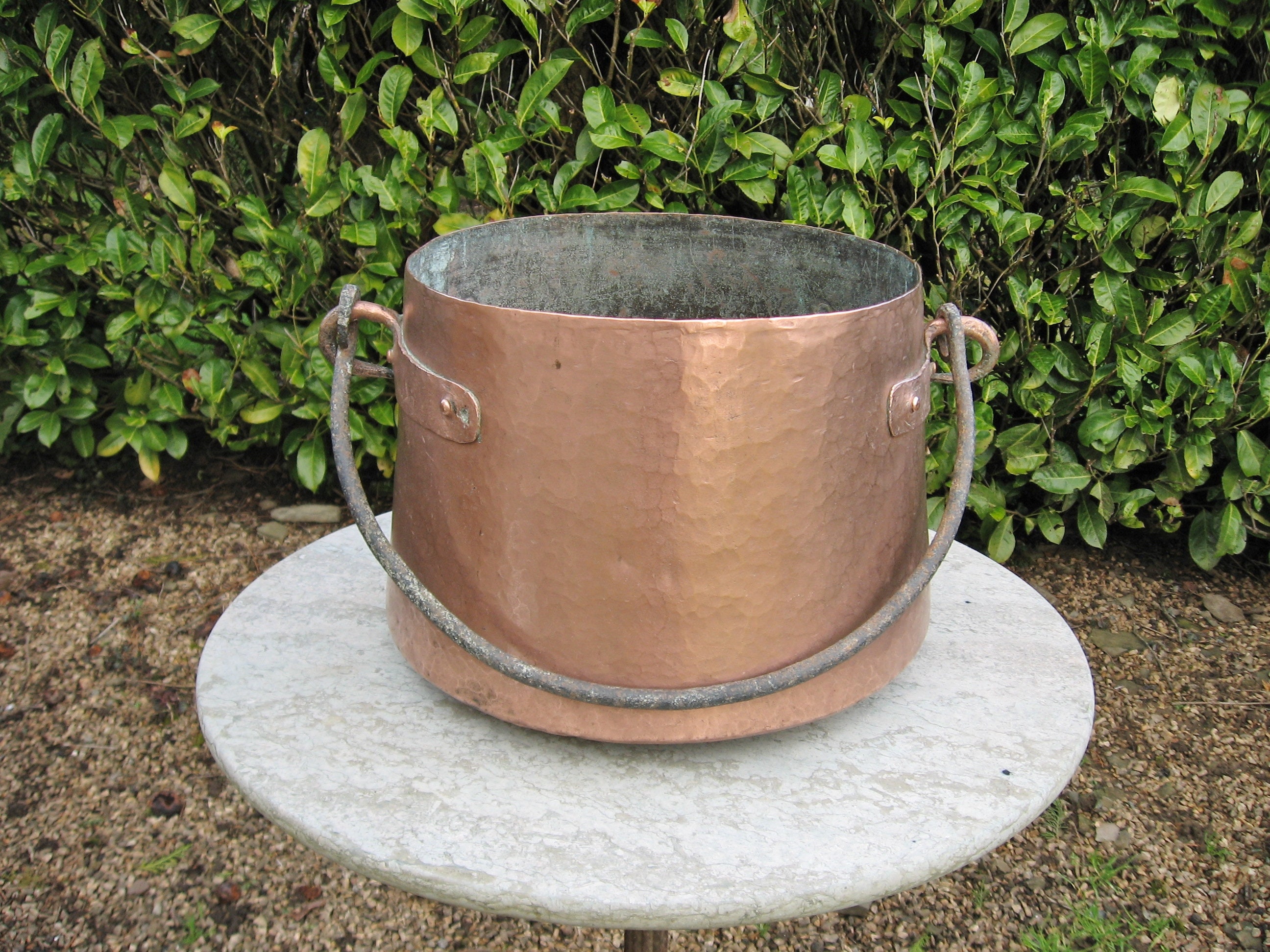 A Very Good Vintage Français Made Handmade Hammered Copper Couldron/Cooking Pot Late 1800S