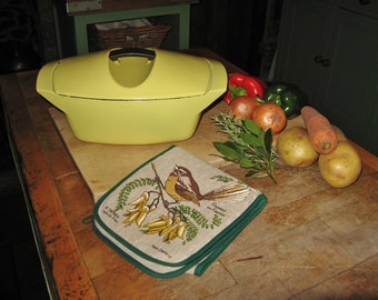 A Fabulous Vintage Le Creuset 35 ~ Elysees Yellow ~ Raymond Loewy Casserole/Dutch Oven/Coquelle ~ 1950's ~  Made In France