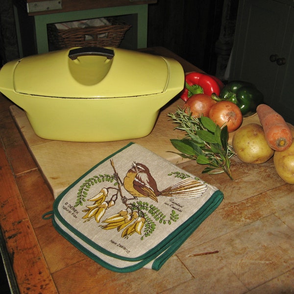 A Fabulous Vintage Le Creuset 35 ~ Elysees Geel ~ Raymond Loewy Oven/Dutch Oven/Coquelle ~ 1950 ~ Made In France