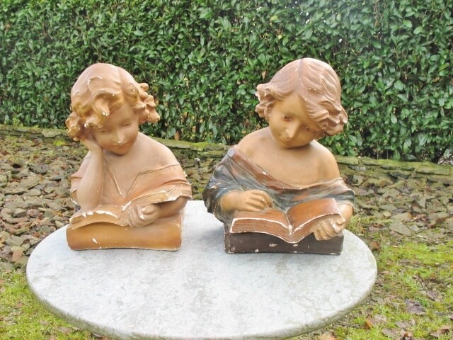 Une Paire Vintage Très Agréable de Grands Français Plaster/Chalk Busts Bookends in The Form Of Young