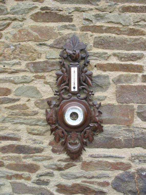 Un Millésime de Très Bonne Qualité Français La Main Sculpté Forêt Noire Style Chasse Thème Baromètre