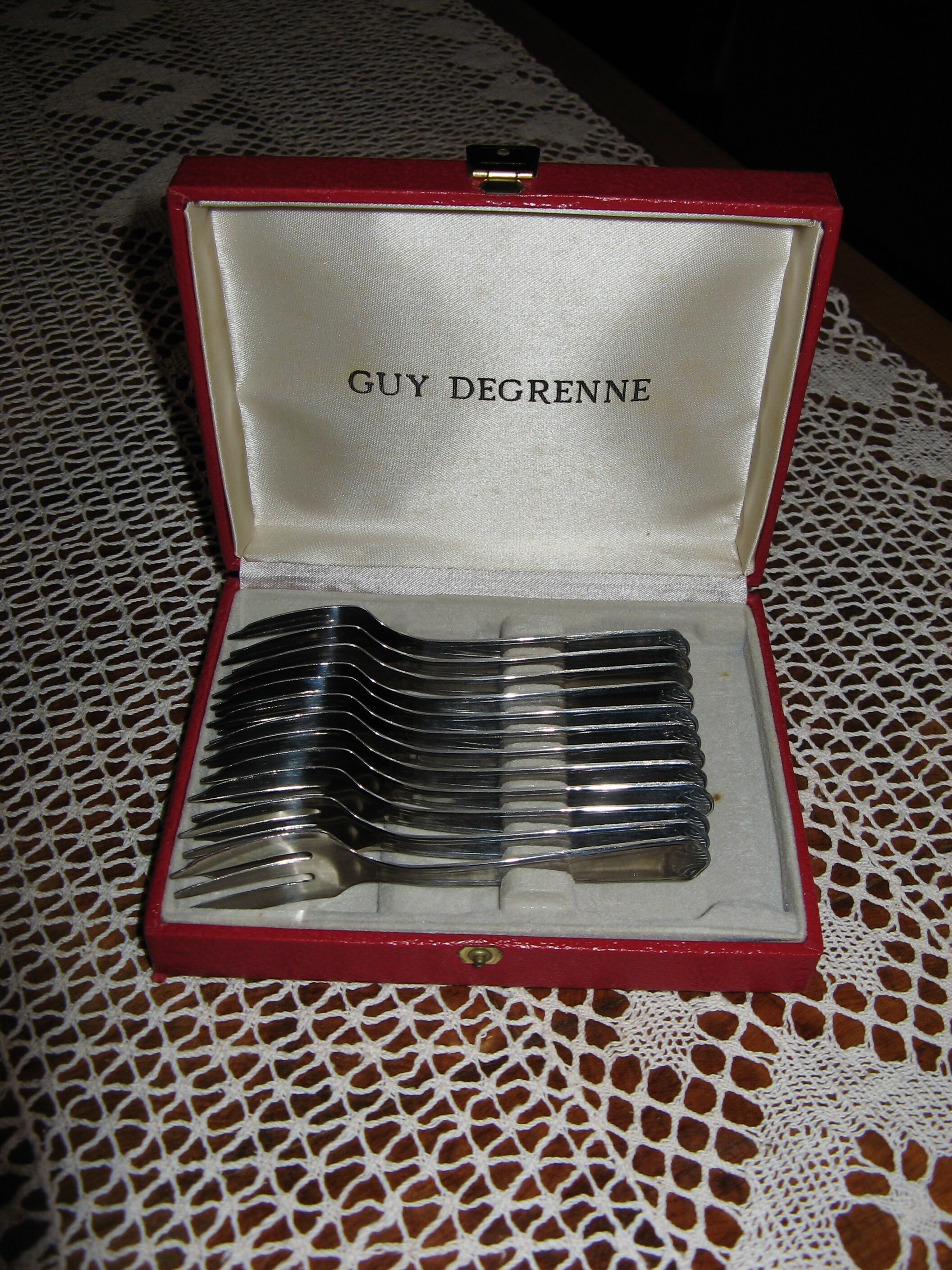 A Good Set Of 12 Guy Degrenne Cake/Dessert Forks ~ Années 1970