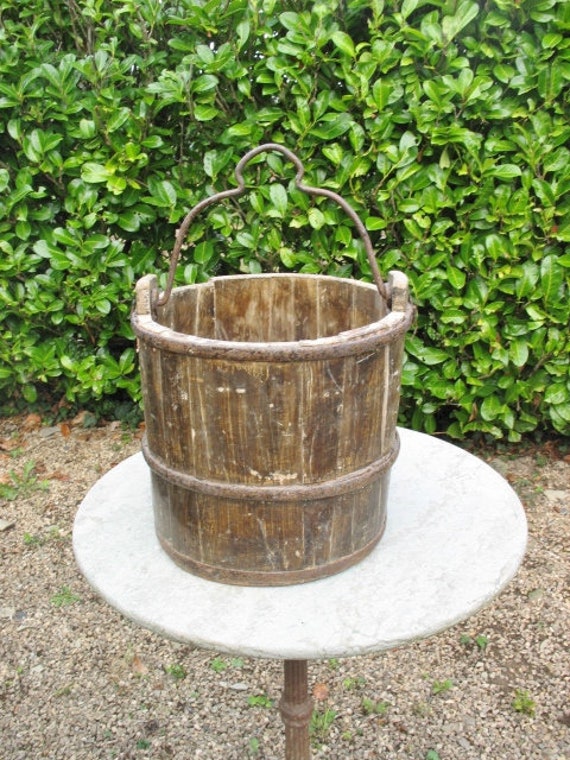 Un Très Beau Millésime Original Français Oak & Iron Ring Well Water Bucket From The Early 1800S