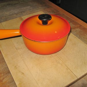 vintage Français Le Creuset deux tons orange flamme/rouge en fonte émaillée casserole avec couvercle ~ 18 cm ~ années 1960