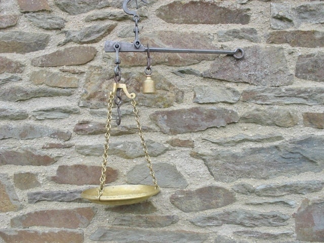 Un Ensemble Très Agréable de Français Vintage Steel & Brass Hanging Roman Balance Weighing Scales/Bu