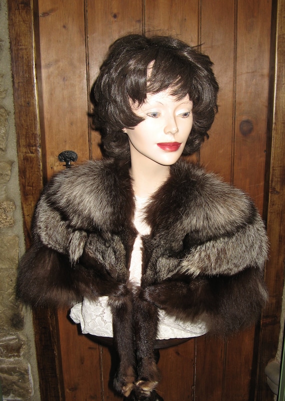 A Beautiful Vintage French Silver Fox Fur Shoulde… - image 1