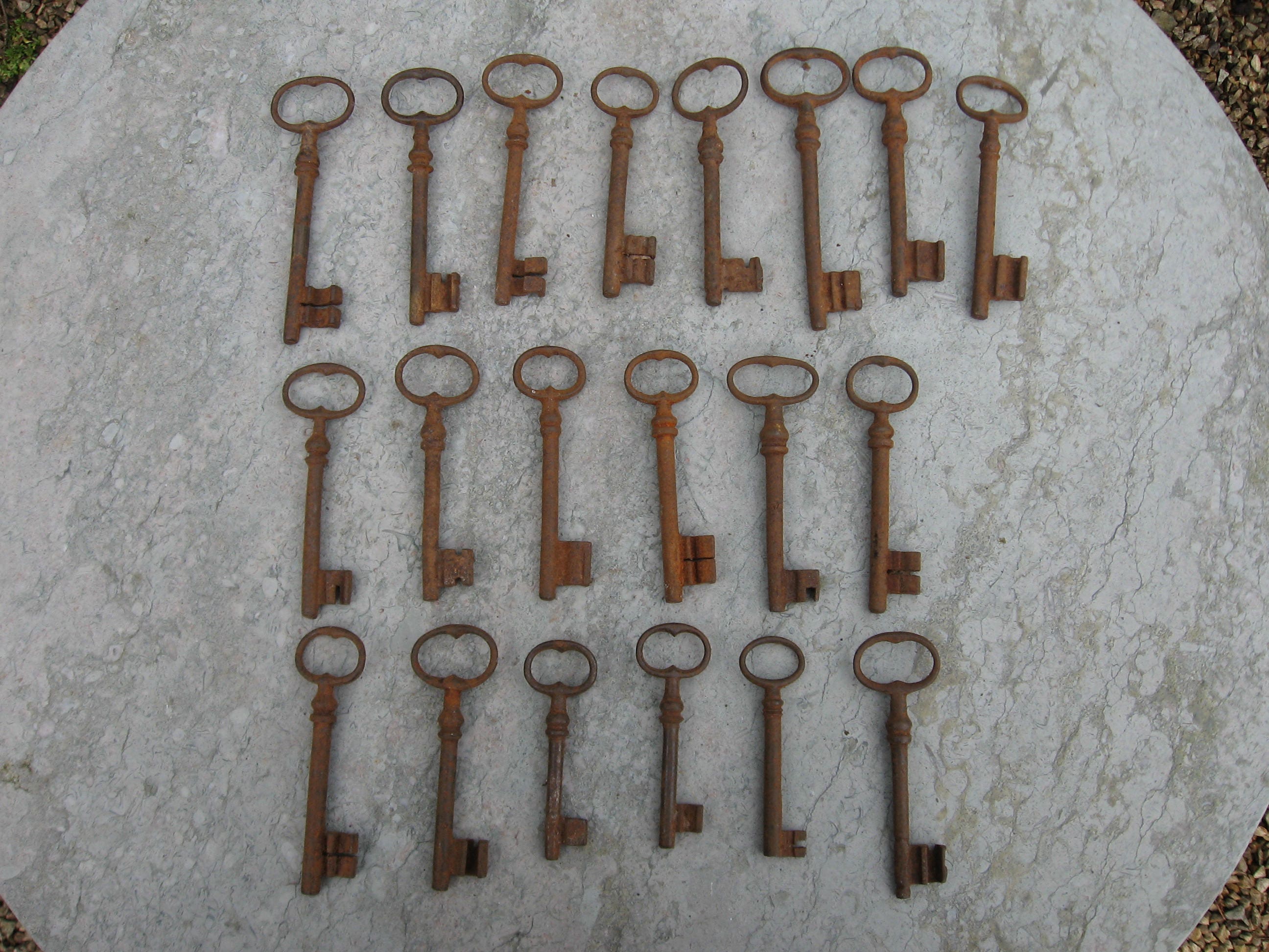 Vingt Clés de Porte Français Vintage Mesurant 8cm -12cm Long