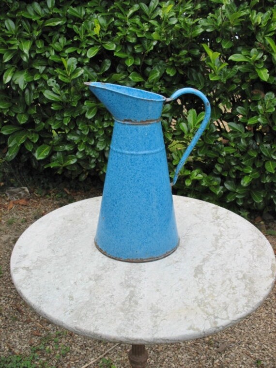 Un Français Vintage Enamel Light & Dark Mottled Water Jug/Pitcher