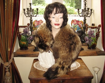 A Beautiful Vintage French Golden Red with Black Tips Fox Fur Stole/Scarf/Boa  ~ Genuine Fox Fur ~ Whole Body Pelt With 4  Legs ~ 1920's