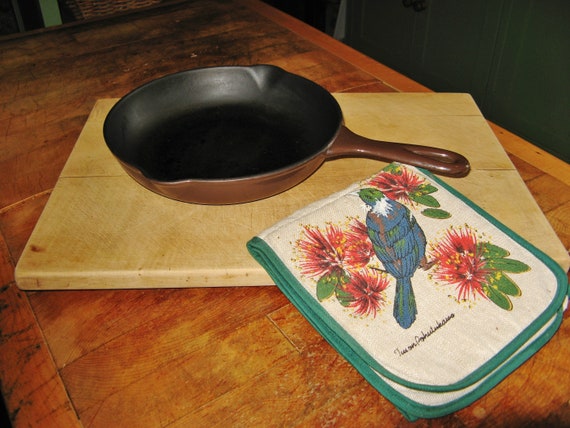 Vintage LE CREUSET Brown Cast Iron 14cm Casserole Dish / 1970s