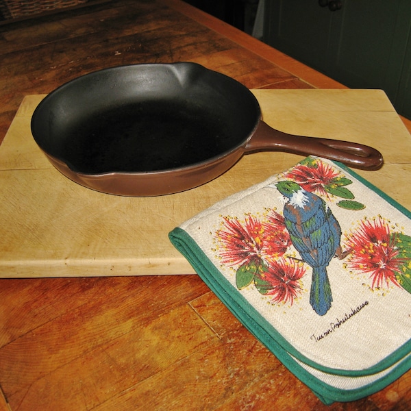 Vintage French Medium  Le Creuset Brown Cast Iron Skillet / Frying Pan With Two Pouring Spouts ~ Size  23 (9 inches)  - 1970,s