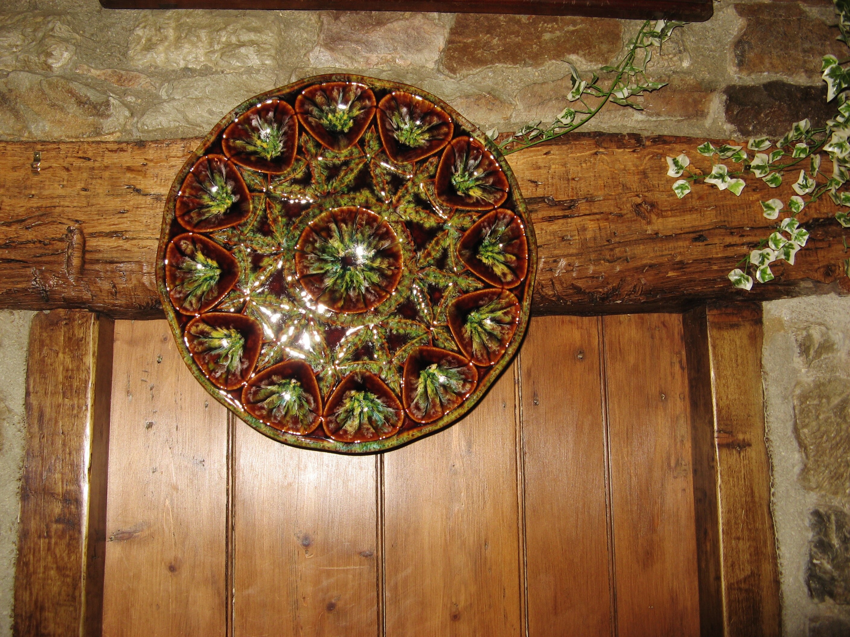 Un Beau Millésime Français Breton Grande Assiette de Service d'huîtres ~ Majolica/Barbotine 1970's