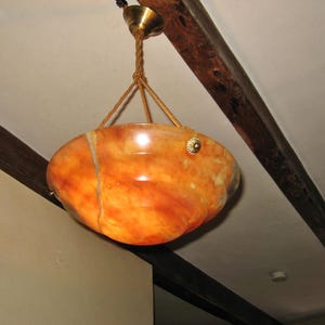 Vintage 1930&#39;s Art Deco Tiered Alabaster French Pendant Light With Braided Rope Twist Hanging Cords and Ceiling Rose In Amber Beige & Grey