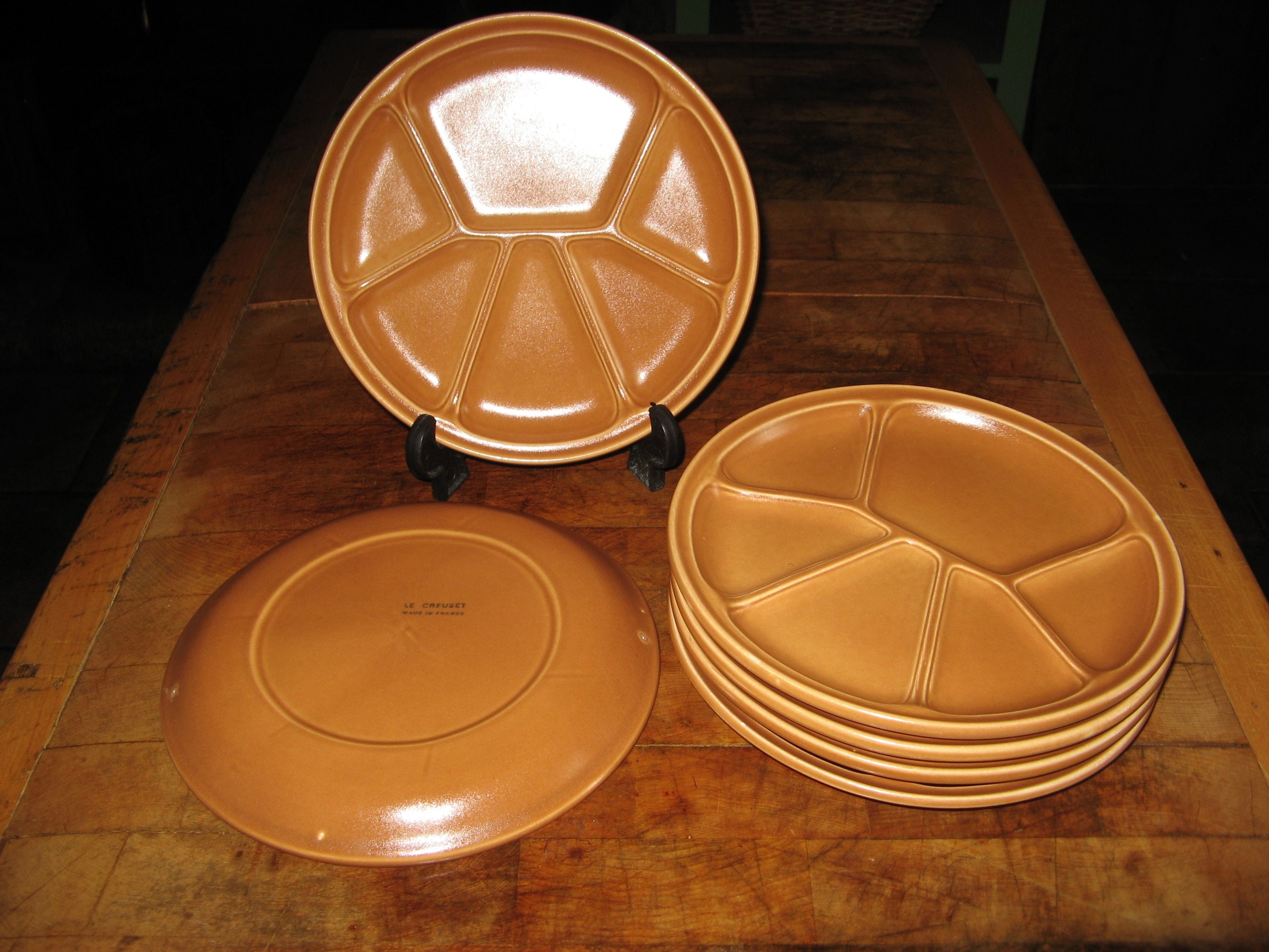 Vintage Français Le Creuset Fondue Divided Plates ~ Ensemble de 6 Assiettes Caramel Colored Stonewar