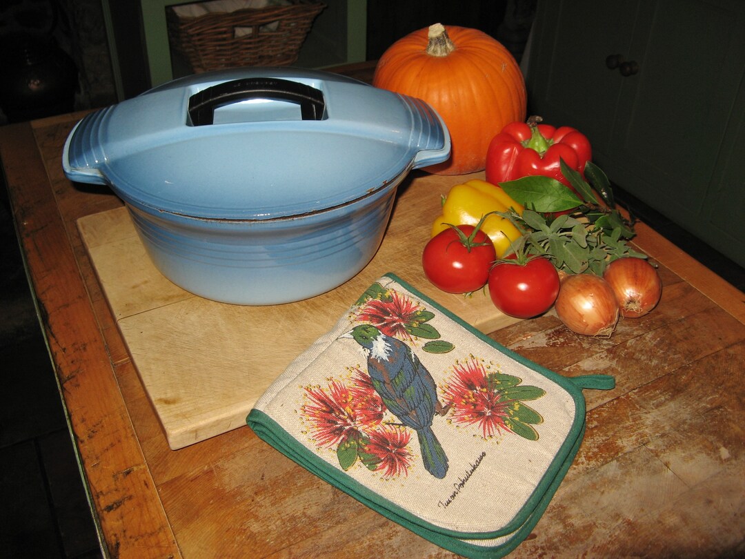A Large Vintage French Le Creuset Futura 26 Cm Round Cast Iron