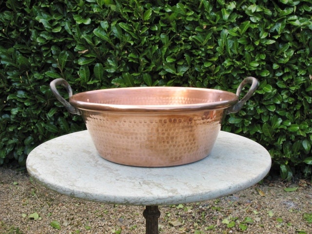 Un Joli Vintage Français Grande Poêle à Confiture en Cuivre Martelé/De Conservation avec Poignées Fe