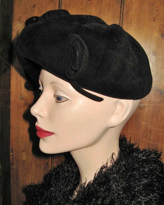 A Beautiful Vintage French Black Felt Hat  With S… - image 5