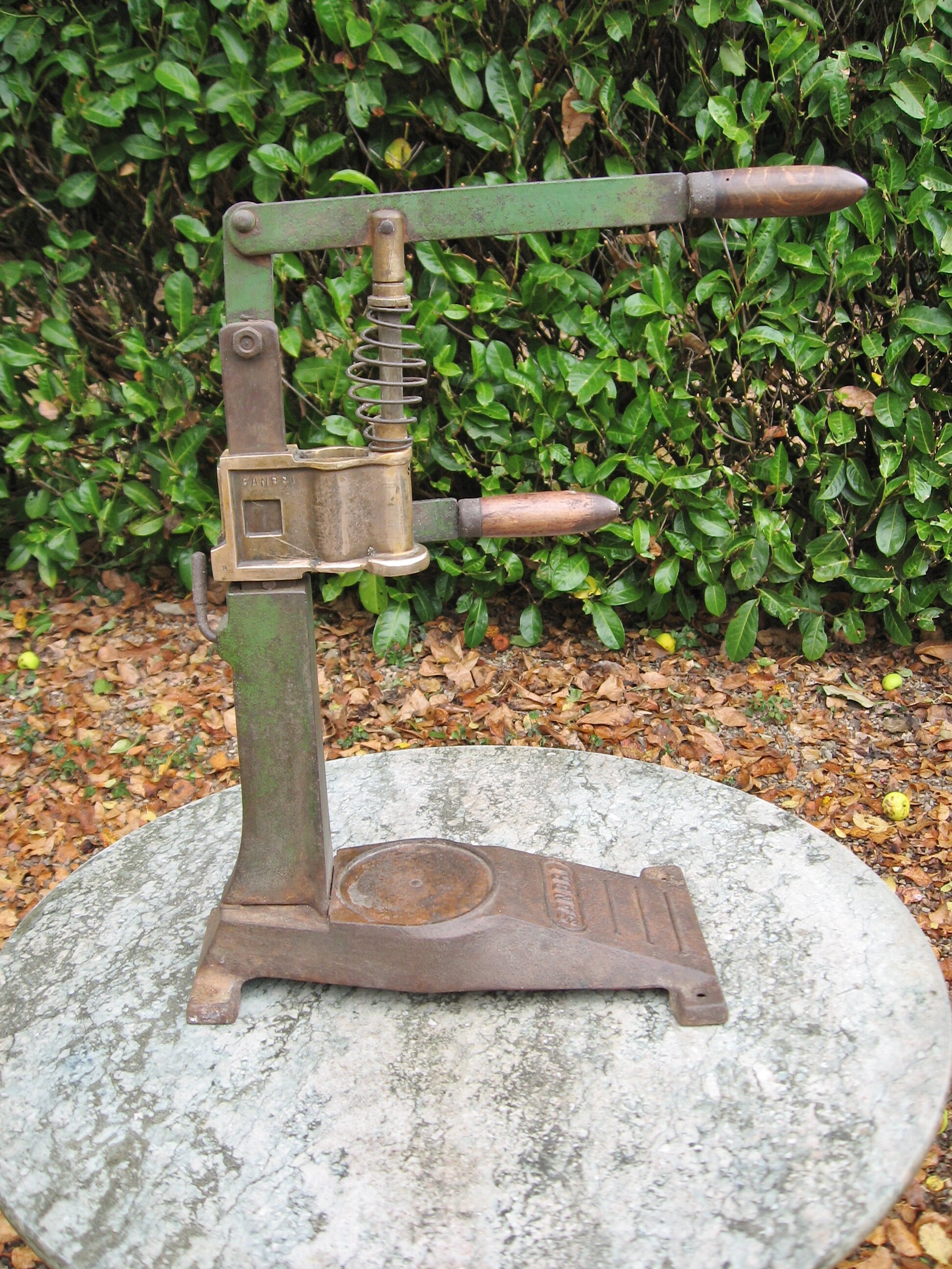 Un Millésime Rare Français Sanbri Bouteille de Vin Bouchon Machine Bon État Plein Ordre Travail