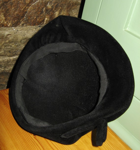 A Beautiful Vintage French Black Felt Hat  With S… - image 8