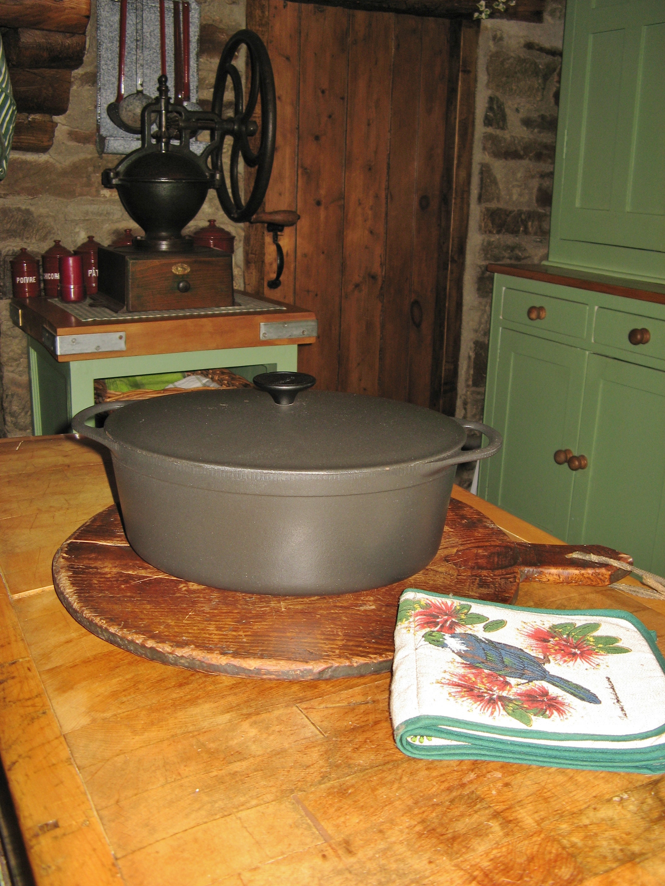 Vintage Français Large Cousances/Le Creuset Ovale Mat Noir Fonte Casserole Four Hollandais ~ 31 cm 1