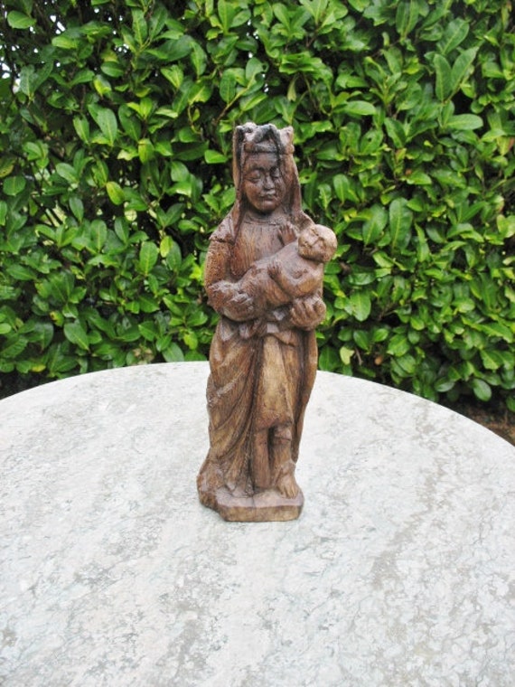 Une Très Bonne Antiquité Français'art Populaire Naïvement Main Carved Oak Figure Of Mary & Baby Jesu