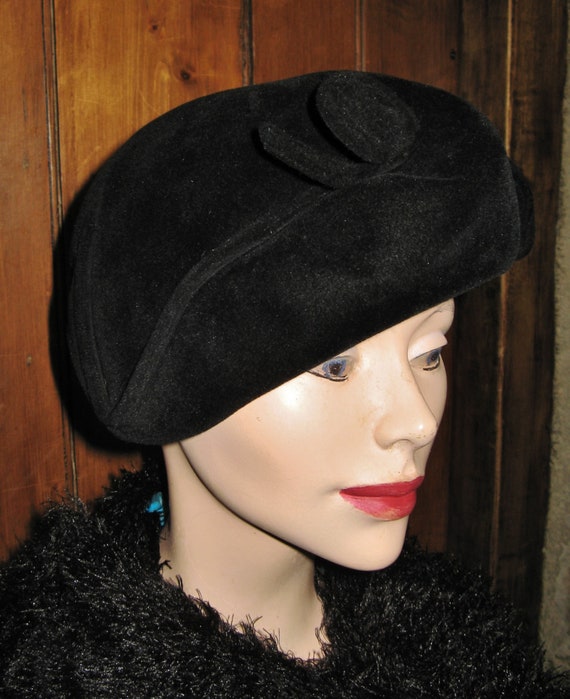 A Beautiful Vintage French Black Felt Hat  With S… - image 3