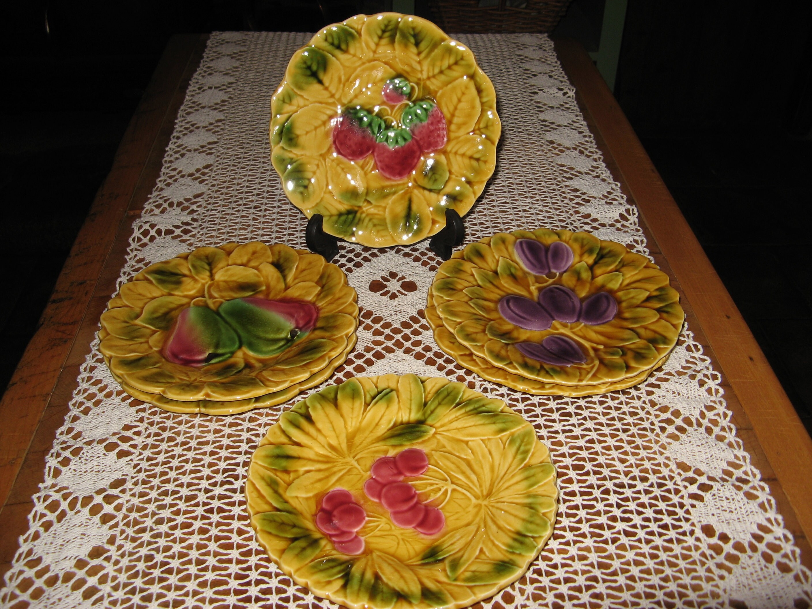 Vintage Français Ensemble de 6 Assiettes Fruits Sarreguemines ~ Majolica/Barbotine 1920's