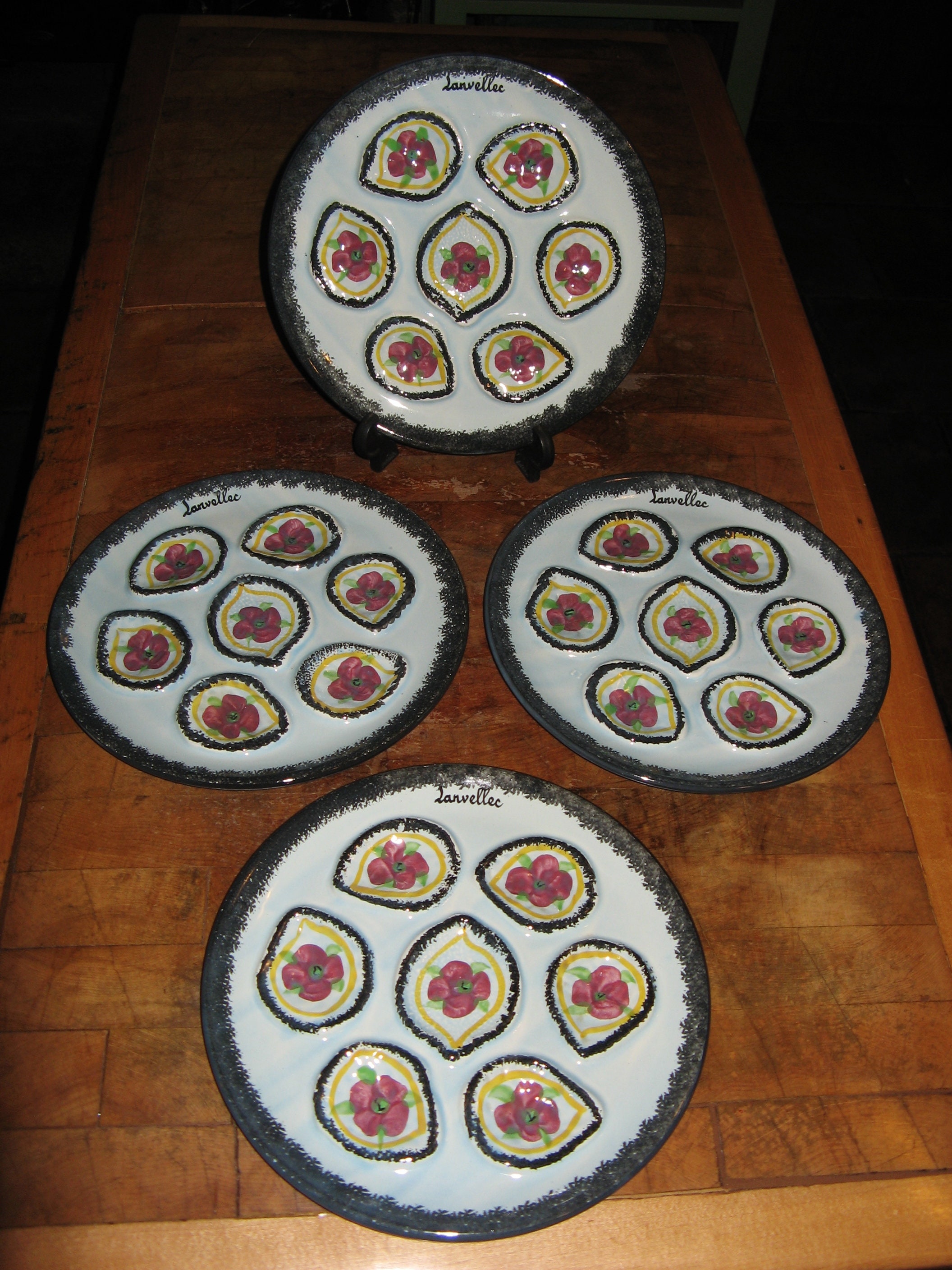A Beautiful Vintage Français Set Of 4 Hand Painted Oyster Serving Plates ~ Bretagne Marqué Lanvallec