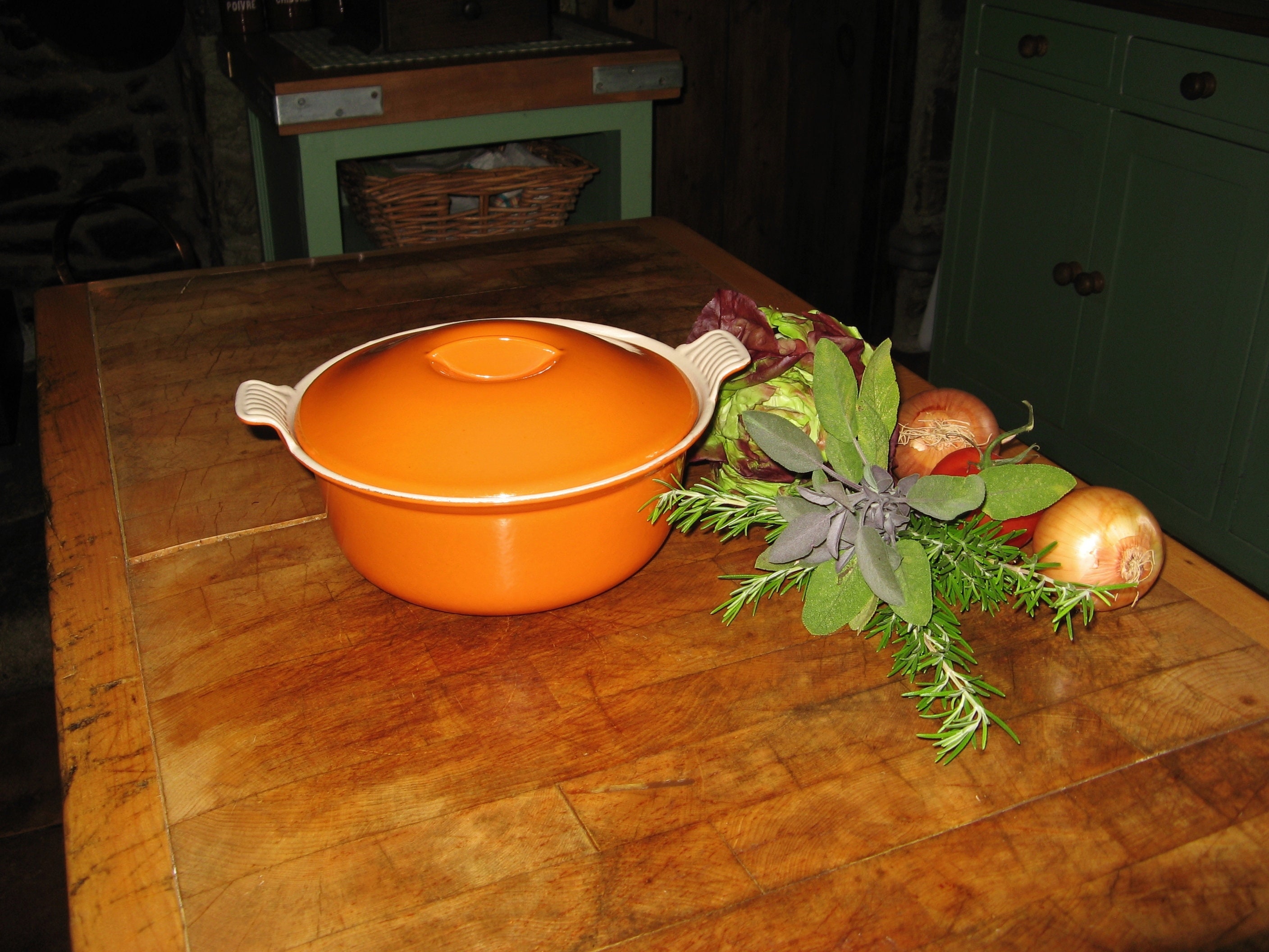 Un Millésime Français Fonte Ronde Le Creuset Casserole/Four Hollandais Taille 22 cm Orange ~ 1960, S