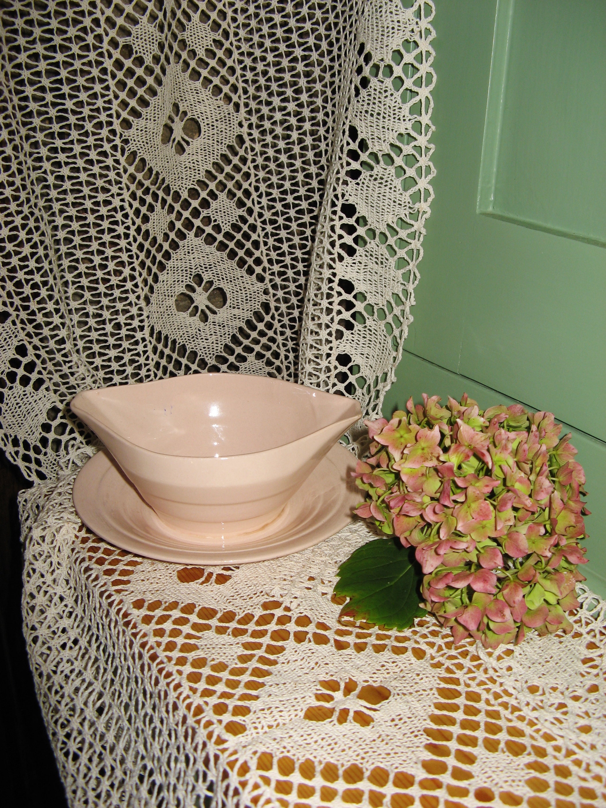 A Beautiful Vintage Français Art Déco Porcelain Blush Pink Sauce Boat/Gravy With Attached Saucer - C