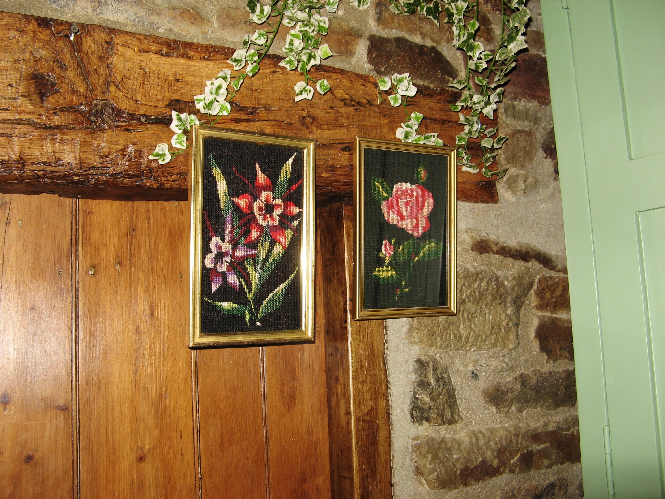 2 Belles Tapisseries de Français Encadrées en Images