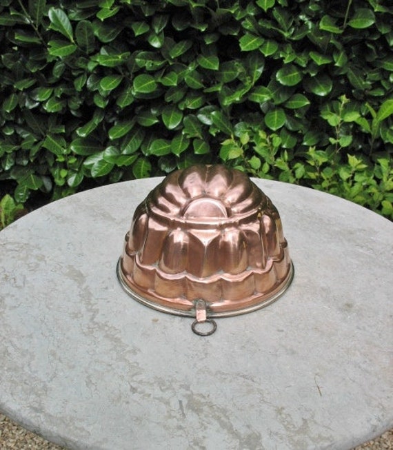 Un Très Beau Vintage Français Gelée de Cuivre Ronde/Jello Mold Moule à Gâteau Doublé Si Bon Utiliser