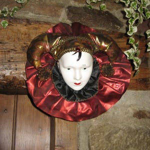 A Vintage Ceramic Hand Crafted Wall Hanging Face Mask ~  Jester / Clown / Mardi Gras Mask