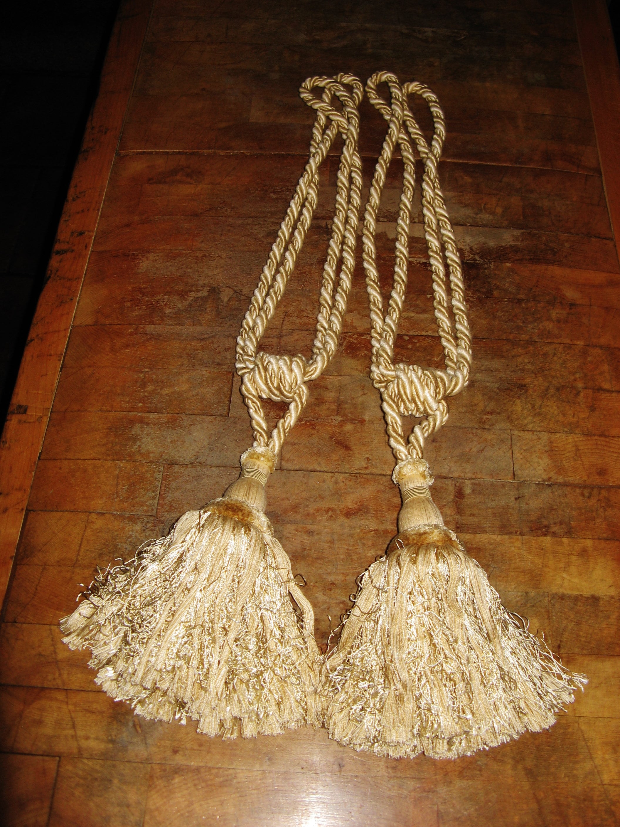 Une Belle Paire de Français Vintage Coloré Beige Rideau Tassel Tie Backs ~ Passementiere Chateau Sty