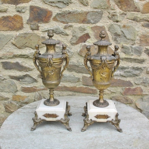A Really Nice Pair Of Vintage French Marble And Ormolu Spelter Clock  Garniture / Clock Urns , Vases Chimney Piece Decoration