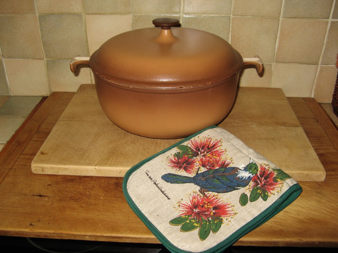 Vintage French le Creuset Enzo Mari La Mama Range Round Cast Iron Dutch Oven / Casserole Dish