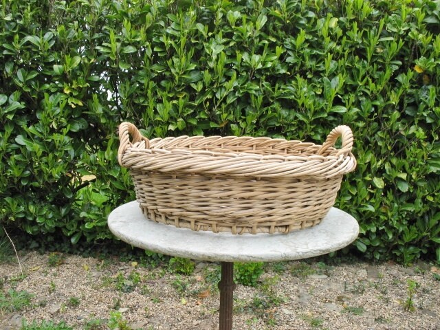 A Hand Made Vintage Français Agricultural/Farming Wicker Double Handled Basket Sieve Riddle Multi Pu