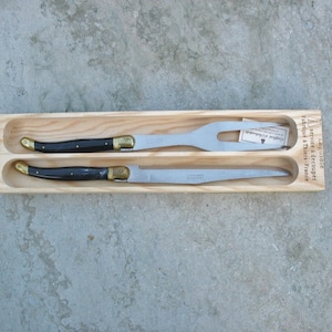 Ein schönes französisches Laguiole-Messer- und Gabel-Schnitzset